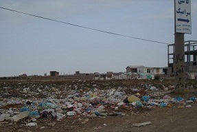 غفلت شهرداری بندرترکمن درجمع آوری زباله ها در مسیر گردشگران